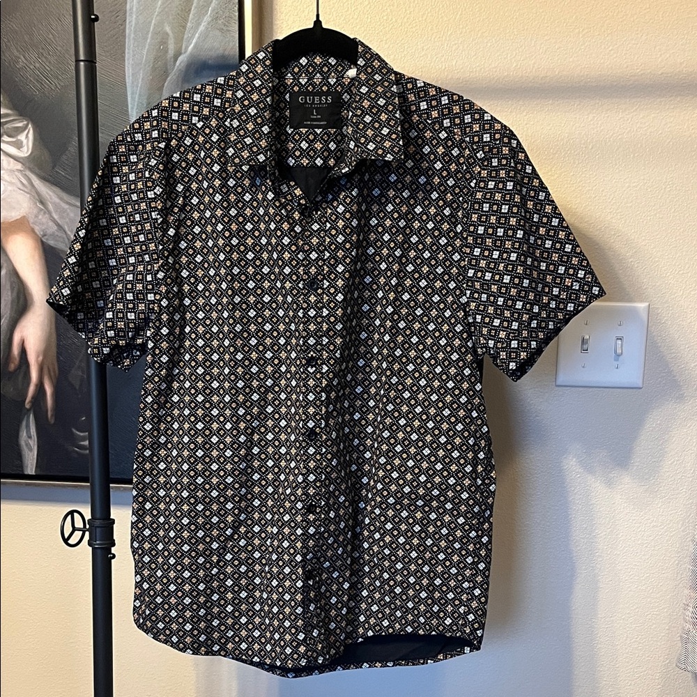⭐️CLEARANCE GUESS Geometric Shirt